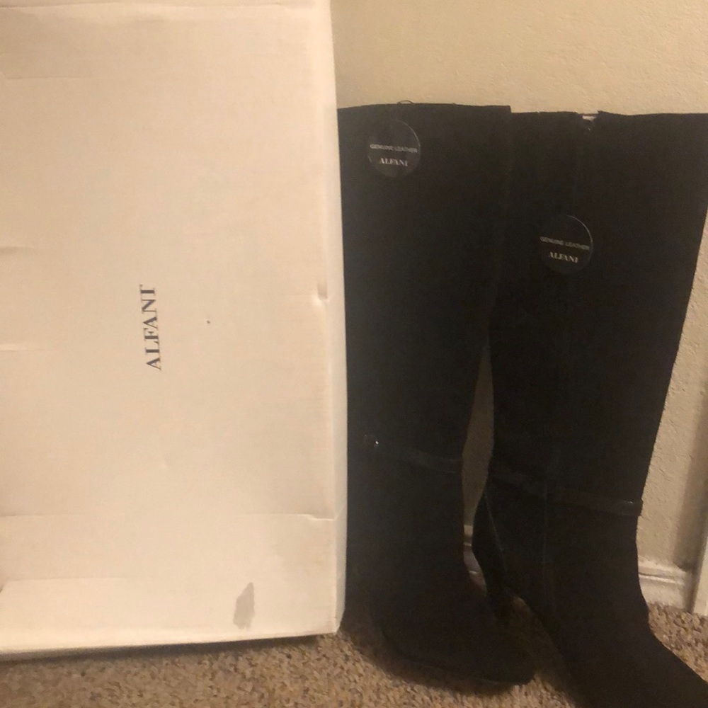 Boots - Picture 2 of 3